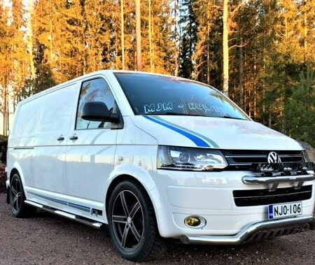 Kuvassa Kylkiputket askelmilla VW Transporter T5/6/6.1, LWB