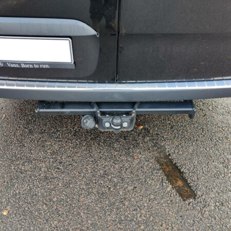 Kuvassa Takapuskurin suojapelti MB Sprinter