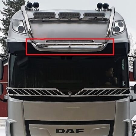 Kuvassa Lisävaloteline lippaan DAF XF 106 + Lazer linear 36 STD