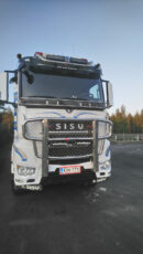 Kuvassa Karjapuskuri Dakar Sisu Polar 2014- 2,3m ohjaamolla