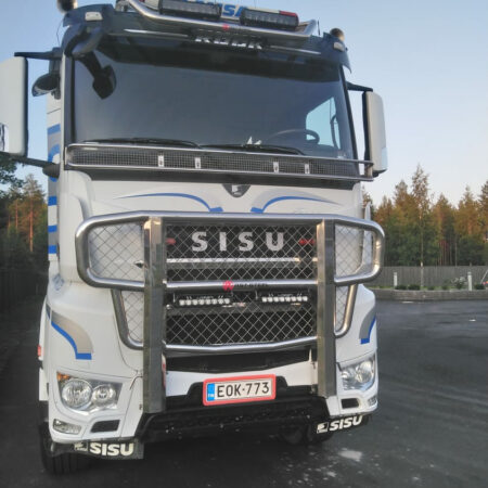 Kuvassa Karjapuskuri Dakar Sisu Polar 2014- 2,3m ohjaamolla