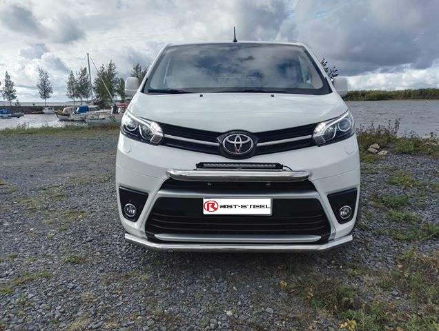 Kuvassa Pieni lisävaloteline Toyota Proace 2016-