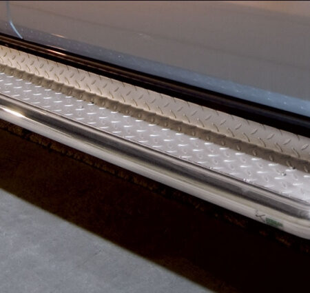 Kuvassa STEELER Astinlaudat Toyota Land Cruiser V8, 2012-