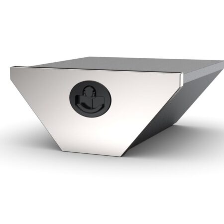 Kuvassa Alumiininen varustelaatikko RST-kannella telipyörien väliin