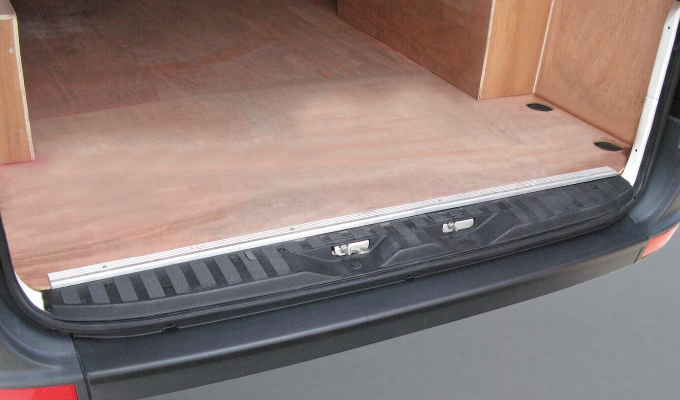 Kuvassa RGM takapuskurin suoja MB Sprinter 2006-2017