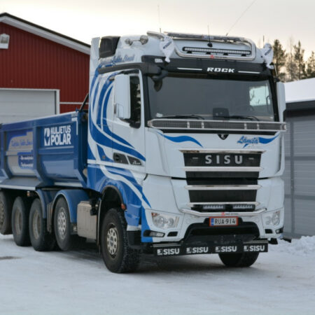 Kuvassa Lisävaloteline katolle Sisu Polar StreamSpace 2,5m