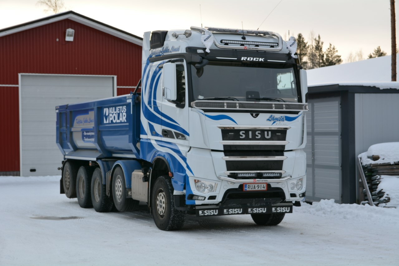 Kuvassa Lisävaloteline katolle Sisu Polar StreamSpace 2,5m