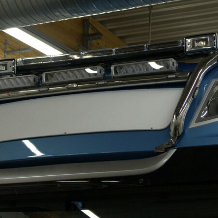 Kuvassa Lisävaloteline katolle jatkoilla DAF XF 106