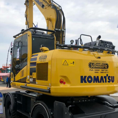 Kuvassa Valoteline taakse / peräpuntin päälle Komatsu PW160-11