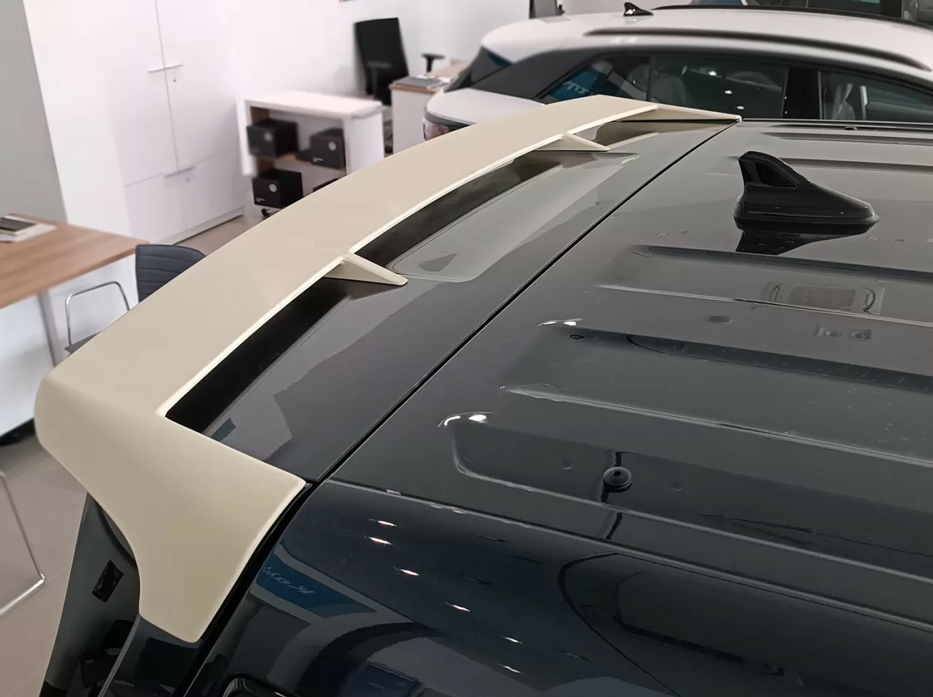 Takaspoileri Volkswagen ID.Buzz 2022- - Image 2