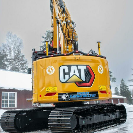 Kuvassa Valoteline taakse / peräpuntin päälle Caterpillar 325