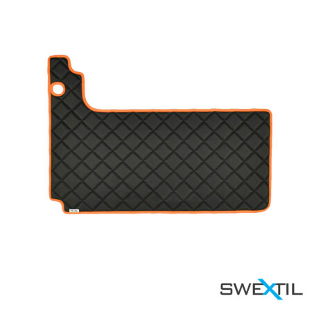 Kuvassa Lattiamatot Kobelco SK180-530, 11-Sarja, Puolikas