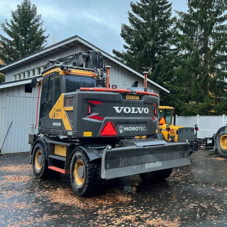 Kuvassa Valoteline taakse/peräpuntin päälle Volvo EWR 170 EL