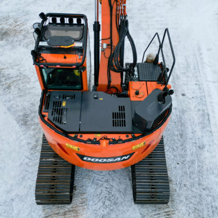 Kuvassa Lisävaloteline taakse/ peräpuntin päälle Doosan DX235LCR-5