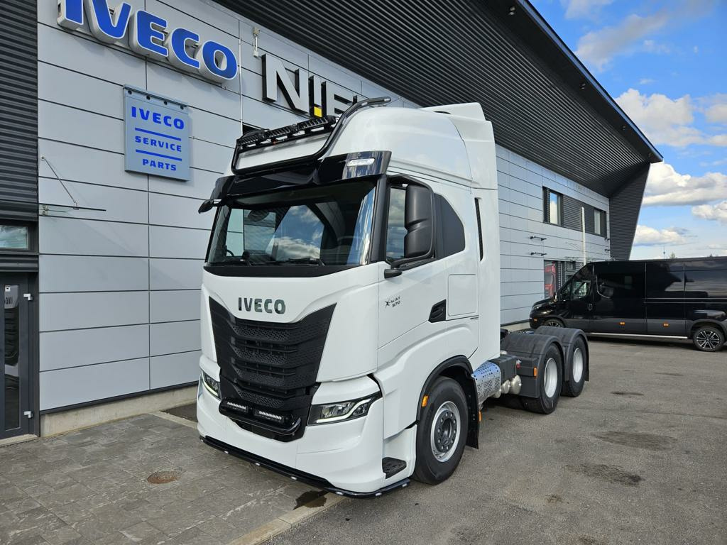 Kuvassa Lisävaloteline maskiin Iveco S ja X-Way