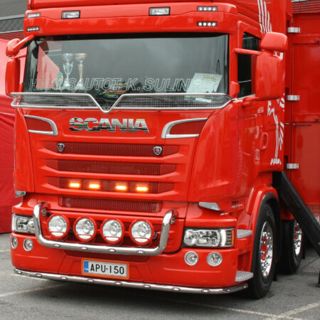 KuvassaLisävaloteline maskiin Scania R 2005-2016