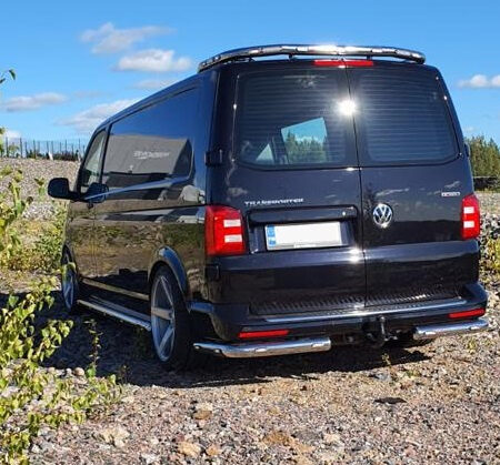 Kuvassa Työvaloteline katolle taakse VW T5/T6/T6.1
