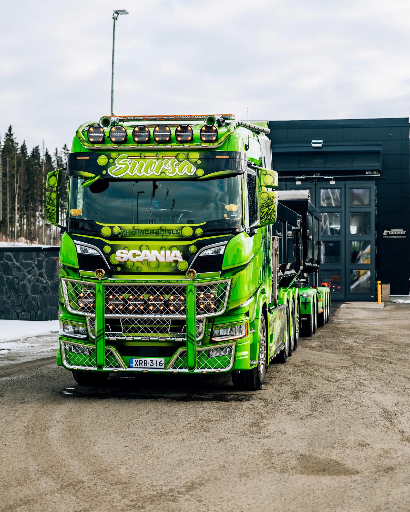 Aurinkolipat, vetosuojat ja tuuliohjaimet