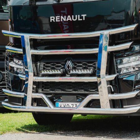 Kuvassa Karjapuskuri Freeway Renault T/C-Sarja