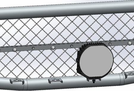 Kuvassa Tuki lisävaloille karjapuskurin verkkoon