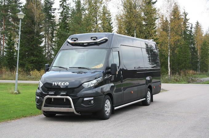 Kuvassa Suorat kylkiputket Iveco Daily 2019- (AV4100mm)