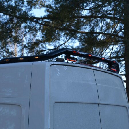 Kuvassa Työvaloteline taakse VW Crafter 2017-