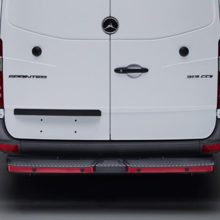 Kuvassa AccessStep takaoven astinlauta Kolmiosainen Mercedes Sprinter 2018-