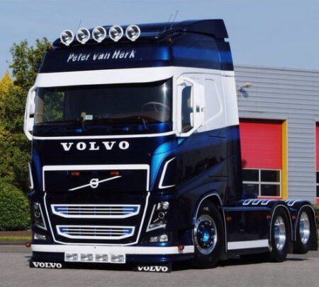 Aurinkolippa Volvo FH4, suora alareuna