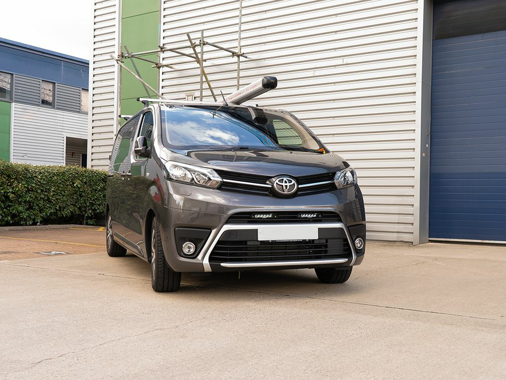 Lisävalopaketti puskuriin Toyota Proace 2016- Linear-sarjan valoilla