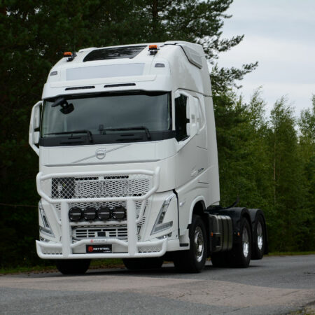 TruckStyle Sweden Aurinkolipan alaosa Volvo FH4 -Linear 18 Valoilla