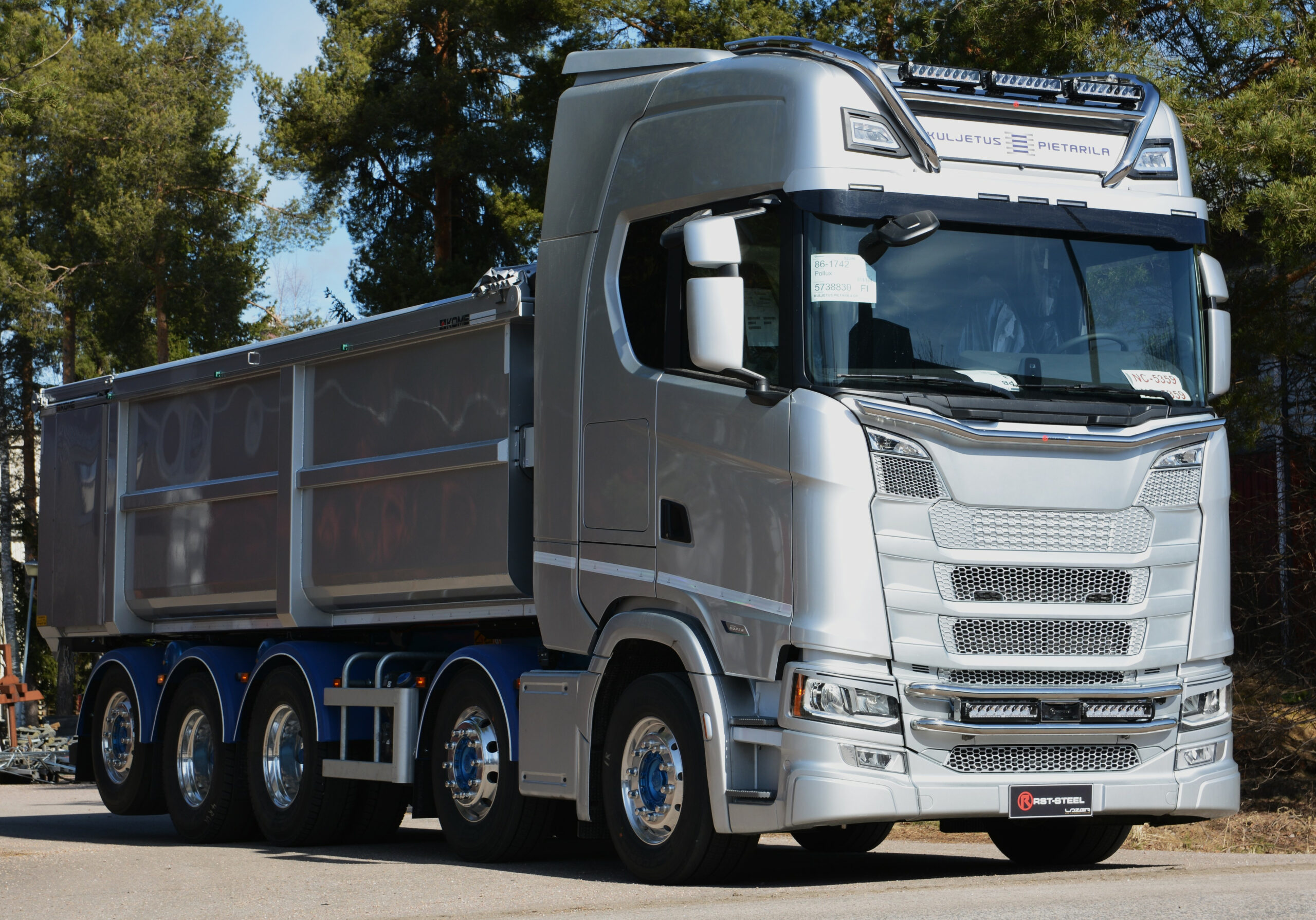 Valoteline katolle lyh jatkoilla (20H), Scania NG 17- Highline hytti