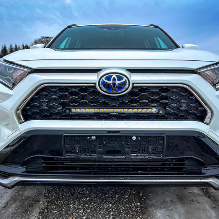 Grille Kit Toyota RAV4 Plug-In Hybrid 2020- linear 18 valoilla