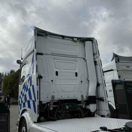 Koristeputket sivutuuliohjaimiin MB Actros Procabin