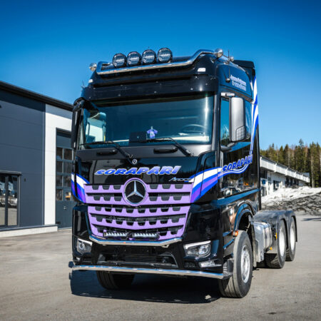 Etuhelmaputki MB Arocs, Maansiirtopuskureihin