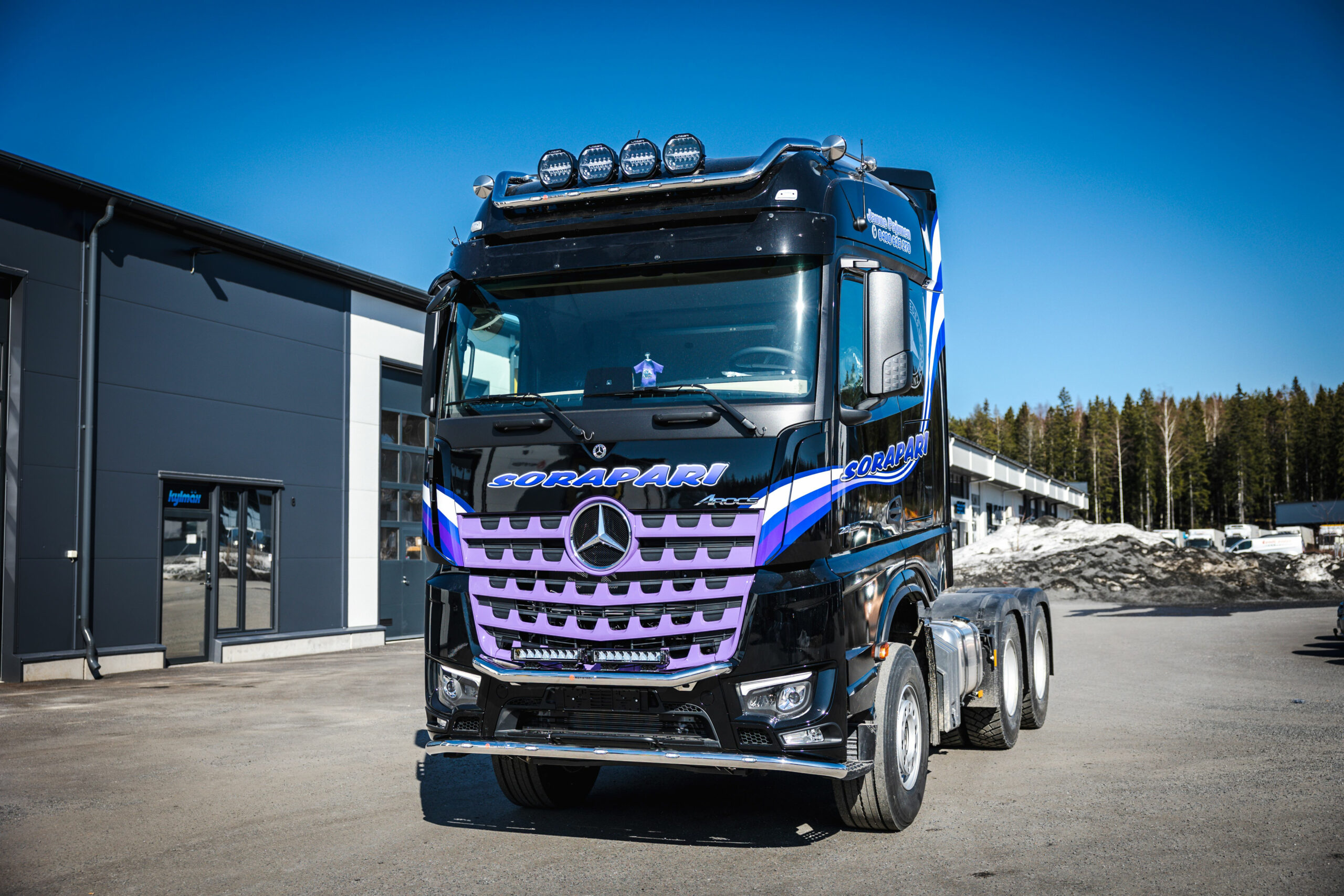 Etuhelmaputki MB Arocs, Maansiirtopuskureihin