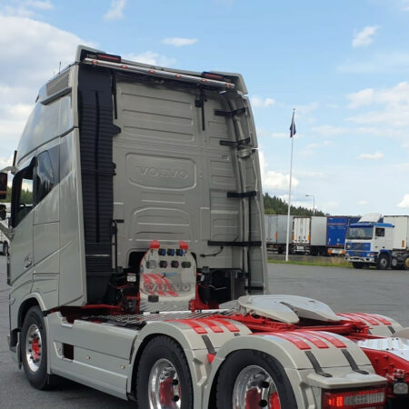 Työvaloteline spoilerin runkoon Volvo FH 4