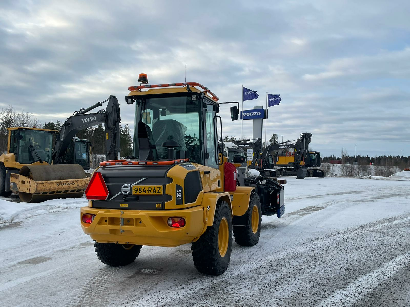 Valoteline taakse konepellin päälle Volvo L30-35G - Image 2