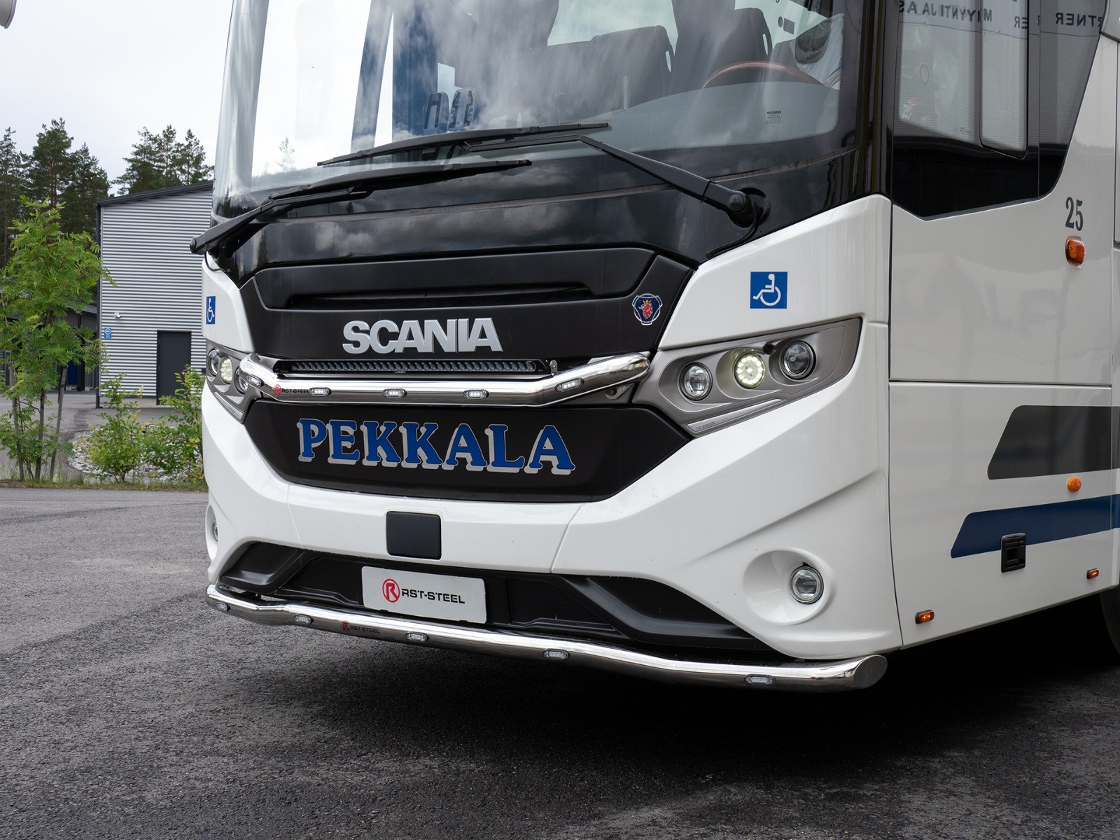 Etuhelmaputki linja-auto Scania Interlink