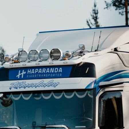 Lisävaloteline katolle jatkoilla Volvo FH4, Globe