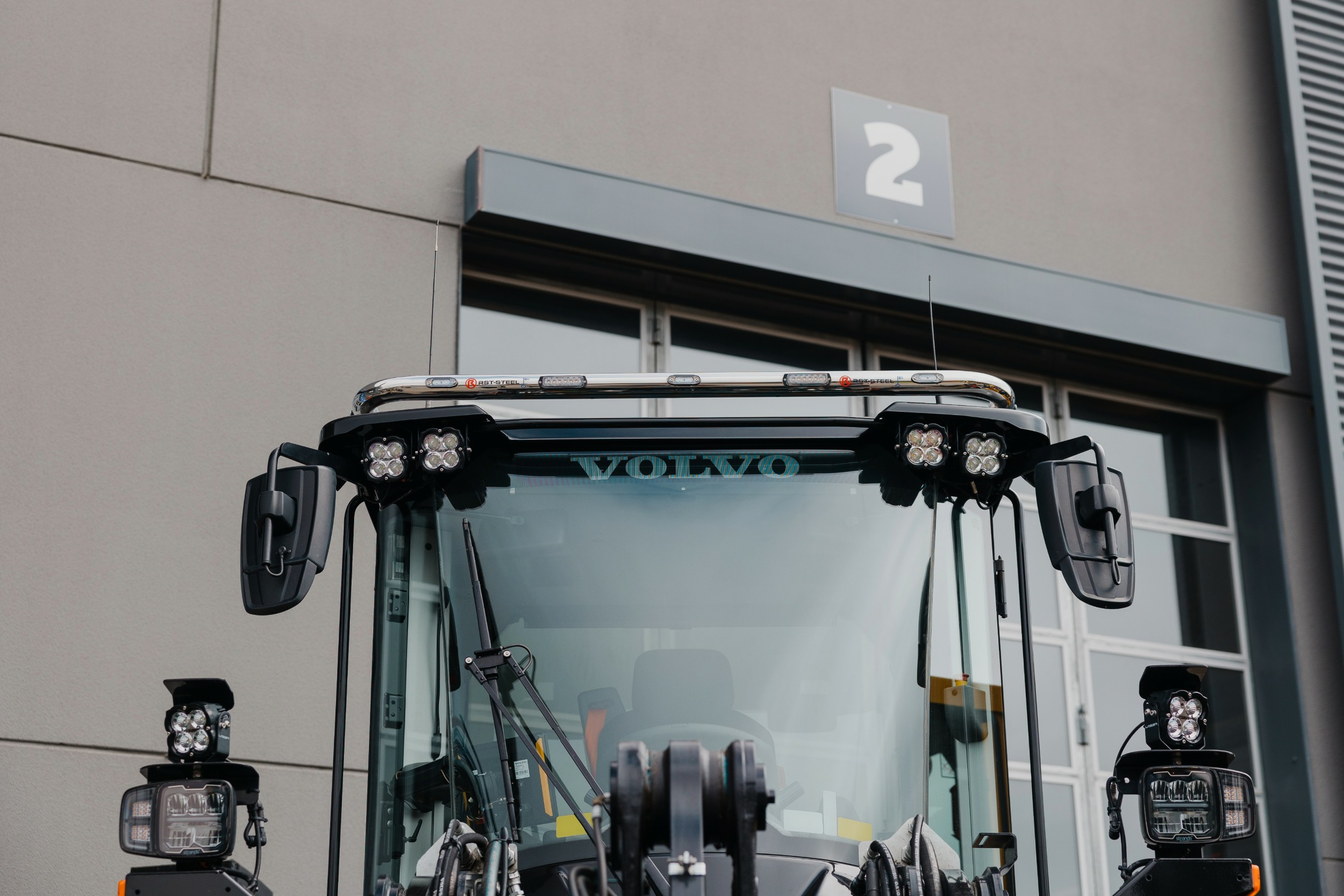 Valoteline katolle Volvo L60-350H pyöräkoneisiin - Image 2