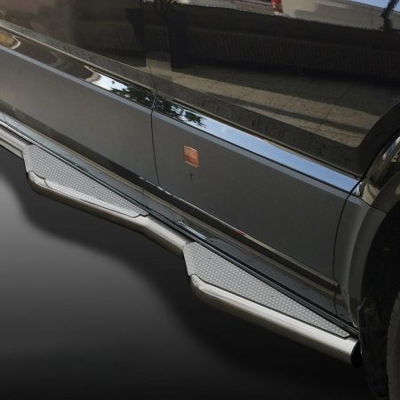 Kuvassa Kylkiputket astimilla VW Crafter 2017- SWB (Etuovet/Liukuovi)