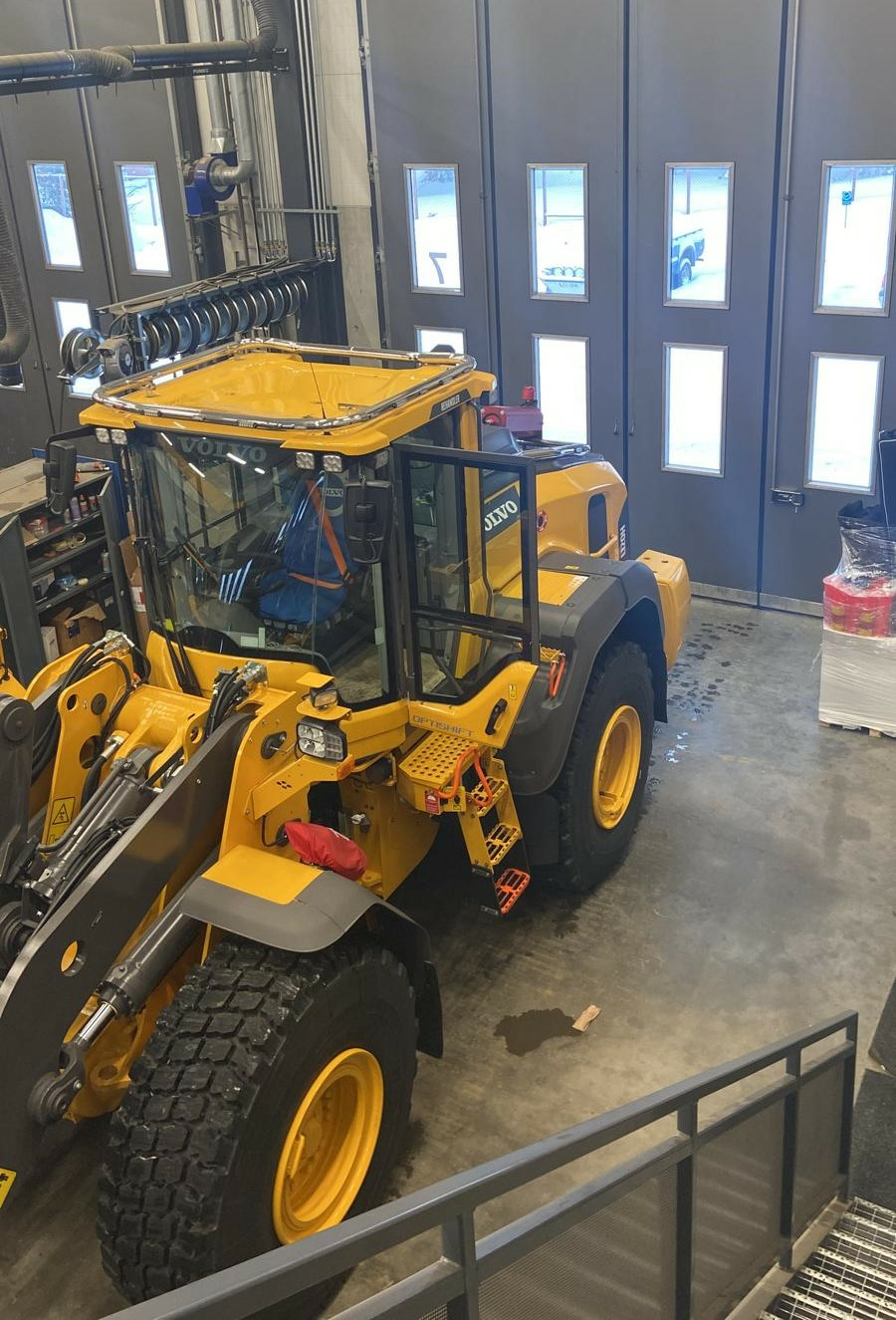 Roof bars for wheel loaders