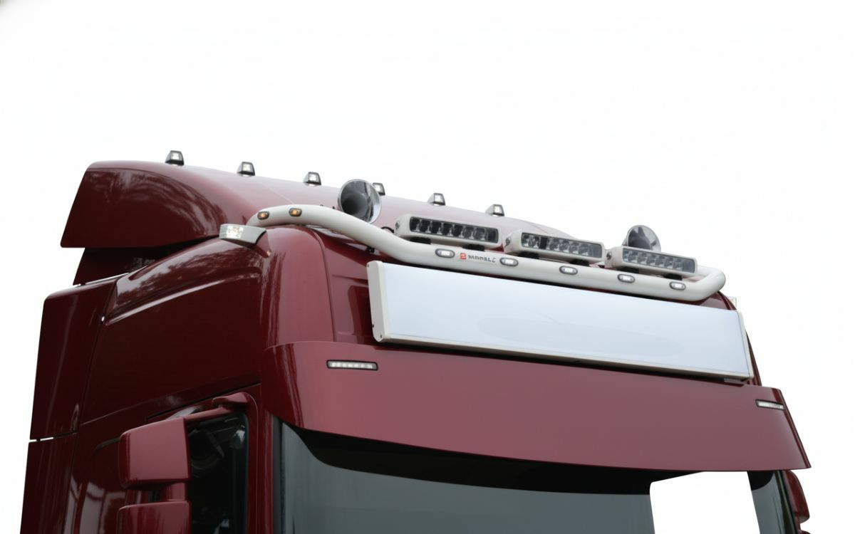 Roof bars for trucks